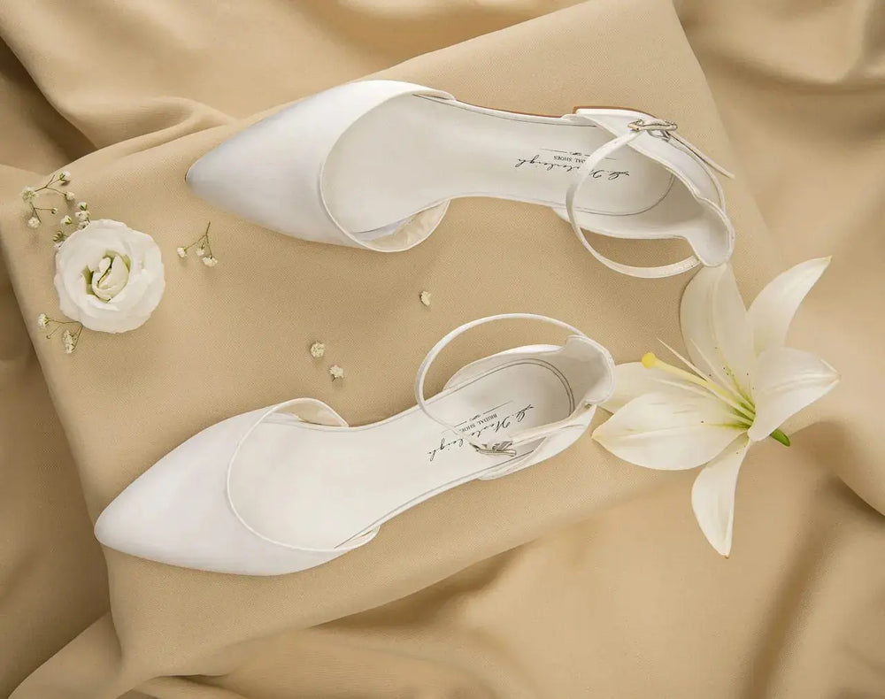 CHAUSSURES DE MARIÉE PLATES AVA EN SATIN BLANC IVOIRE G.Westerleigh