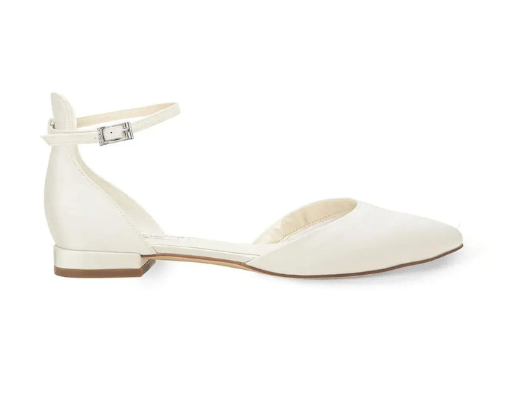CHAUSSURES DE MARIÉE PLATES AVA EN SATIN BLANC IVOIRE G.Westerleigh
