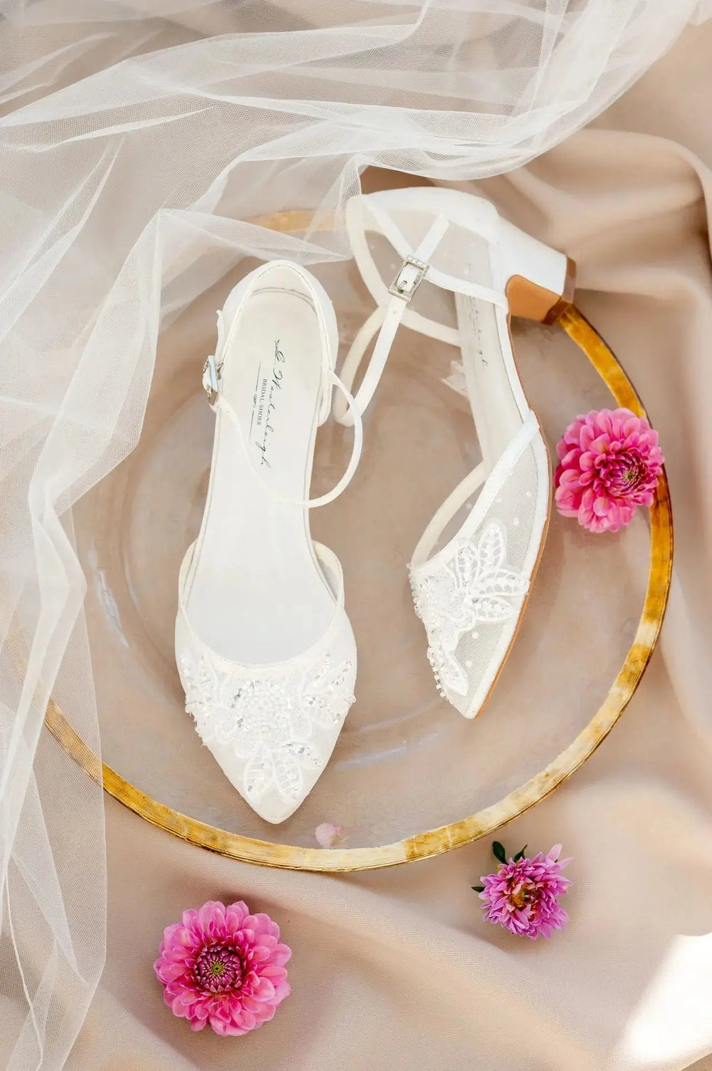 CHAUSSURES DE MARIÉE POLLY – TULLE À POIS, DENTELLE ET TALON BAS CONFORT G.Westerleigh