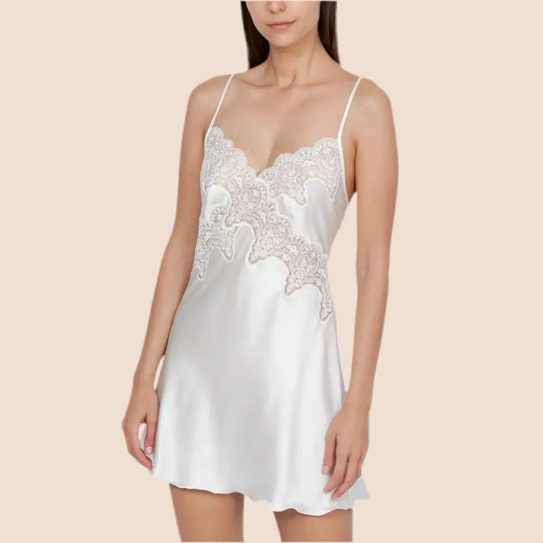 CHEMISE DE NUIT COURTE EN SATIN ET DENTELLE SAVANNAH Yvette Bridal