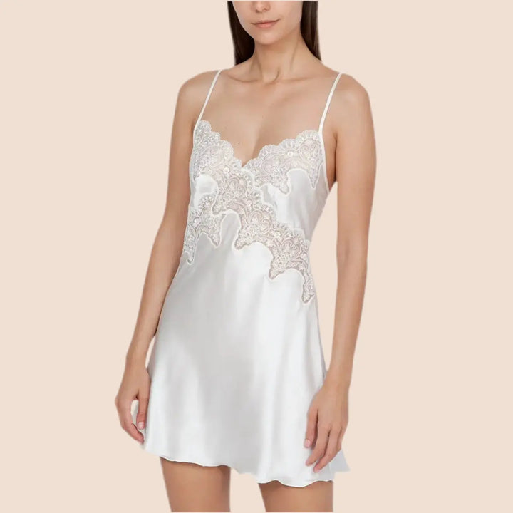 CHEMISE DE NUIT COURTE EN SATIN ET DENTELLE SAVANNAH Yvette Bridal
