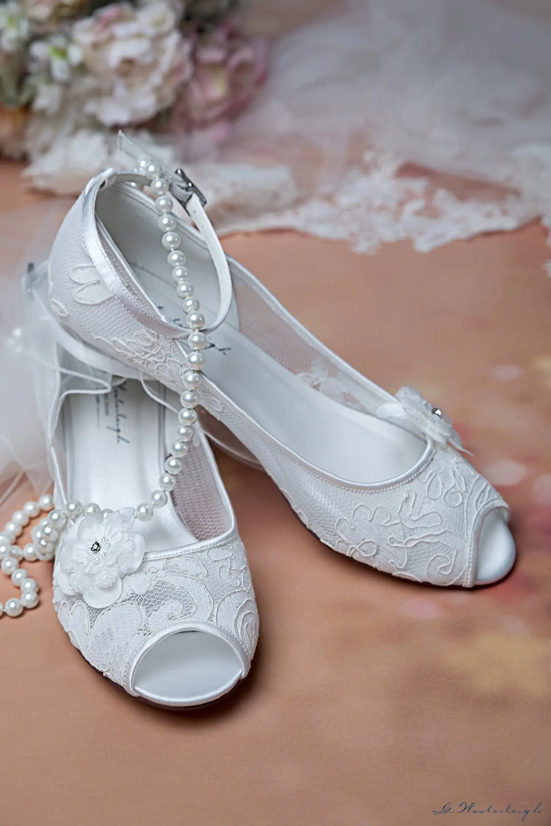CLIPS CHAUSSURES MARIAGE FLEUR – AURORA G.Westerleigh