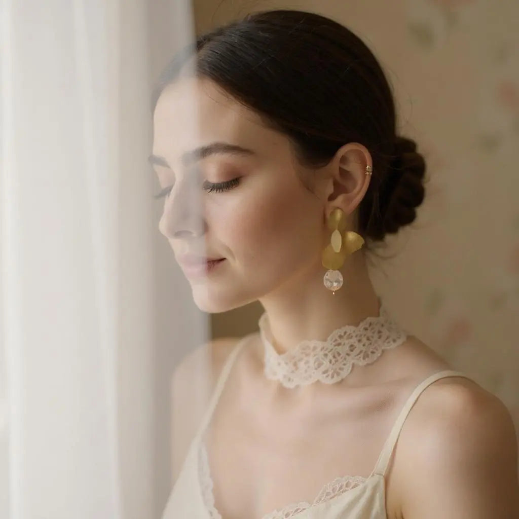 COLLECTION ATHENA - BOUCLES D'OREILLES PENDANTES FLEUR ET PERLE - CZER875 OR: Or jaune Athena Bridal Jewellery