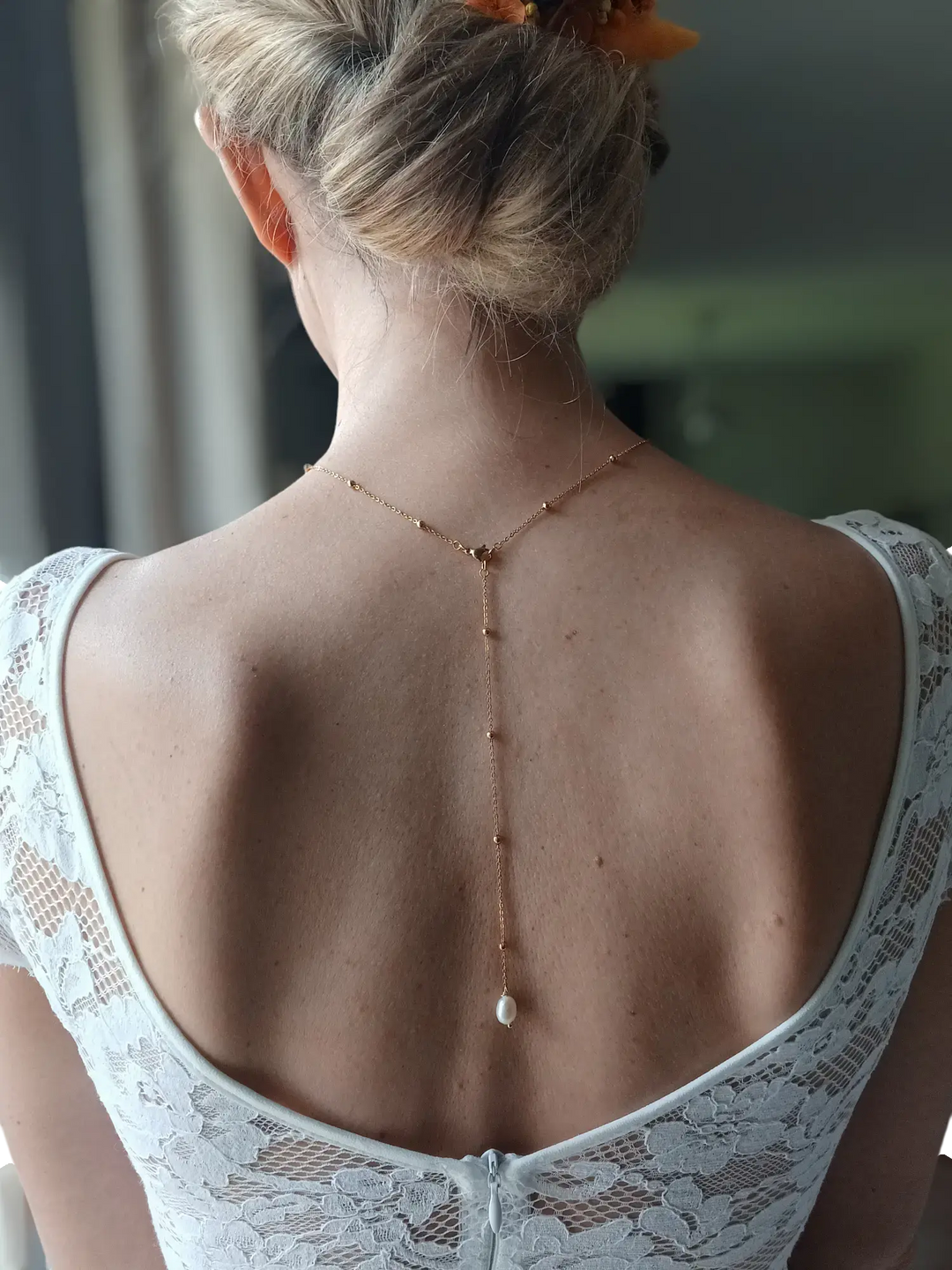 Bijou de dos nu pour la mariée, collier doré amovible. L'atelier du 6