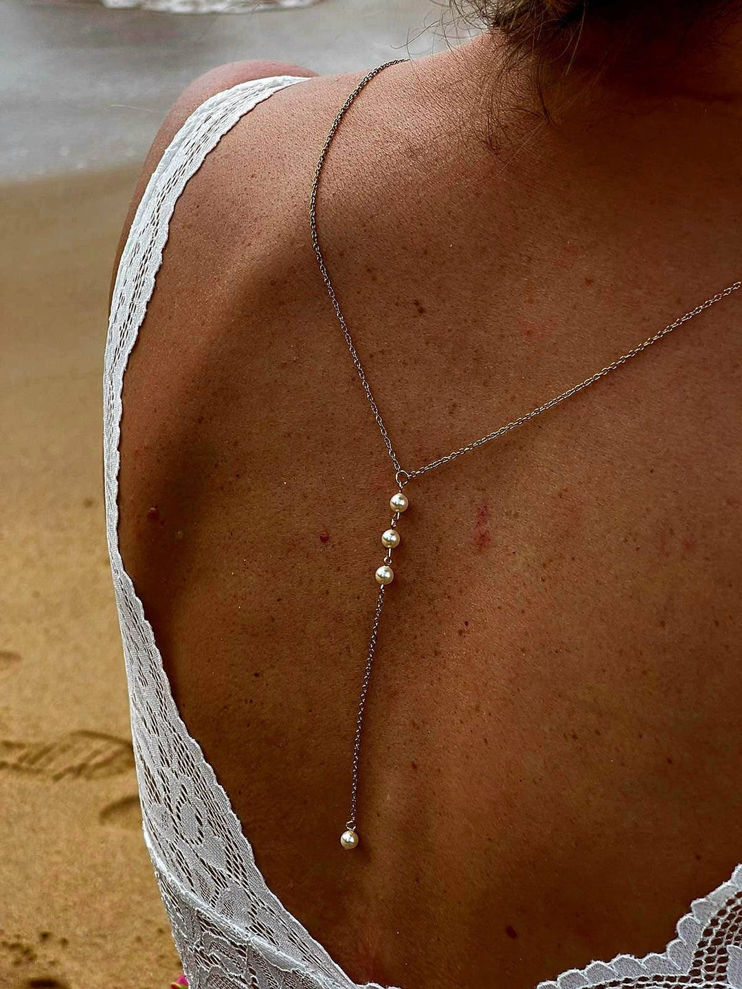 Collier De Dos Nu Chaîne Or Avec  Perles Nacrées Blanches: Doré / Nacré Blanc L'atelier du 6