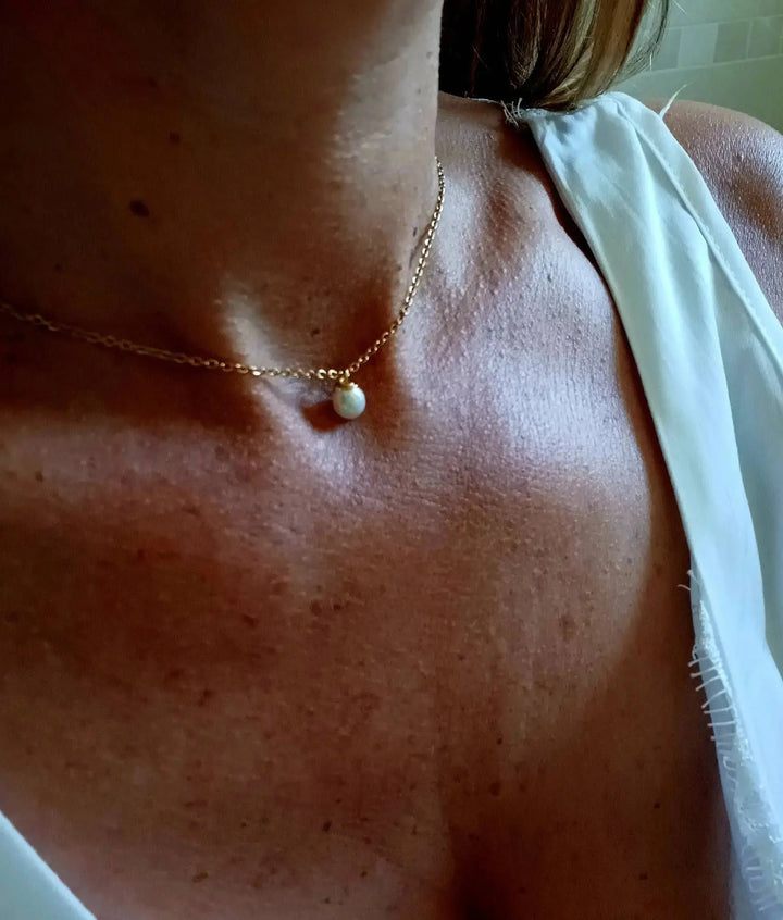 Collier De Dos Nu Chaîne Or Avec  Perles Nacrées Blanches: Doré / Nacré Blanc L'atelier du 6