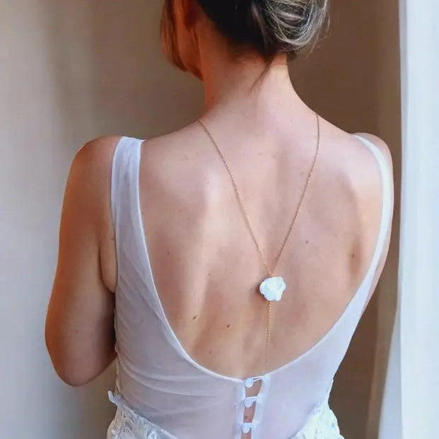 COLLIER DE DOS MARIÉE FLEURS SÉCHÉES HORTENSIA BOHÈME L'atelier du 6