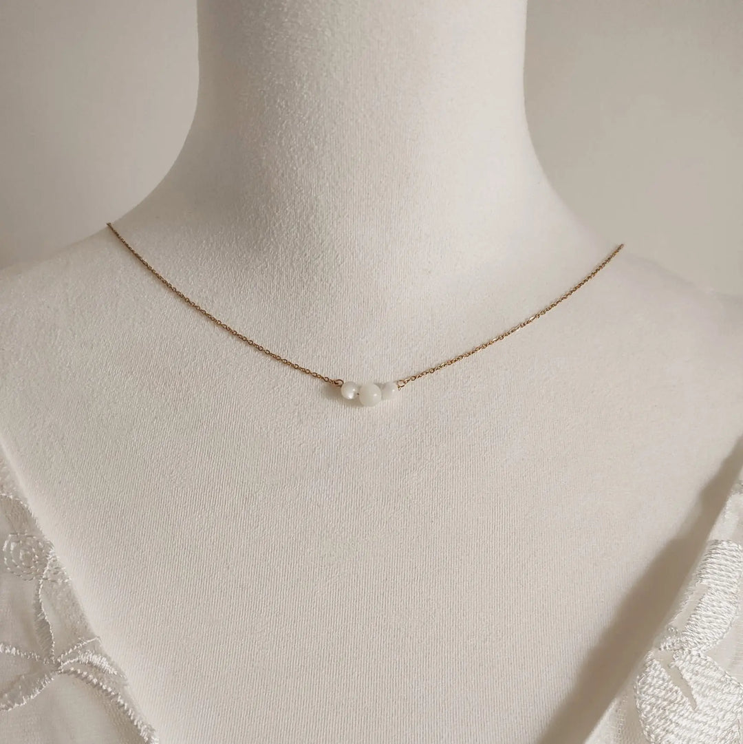 COLLIER DE DOS MARIÉE PERLES NACRÉES JOSÉPHINE Petite Léonie