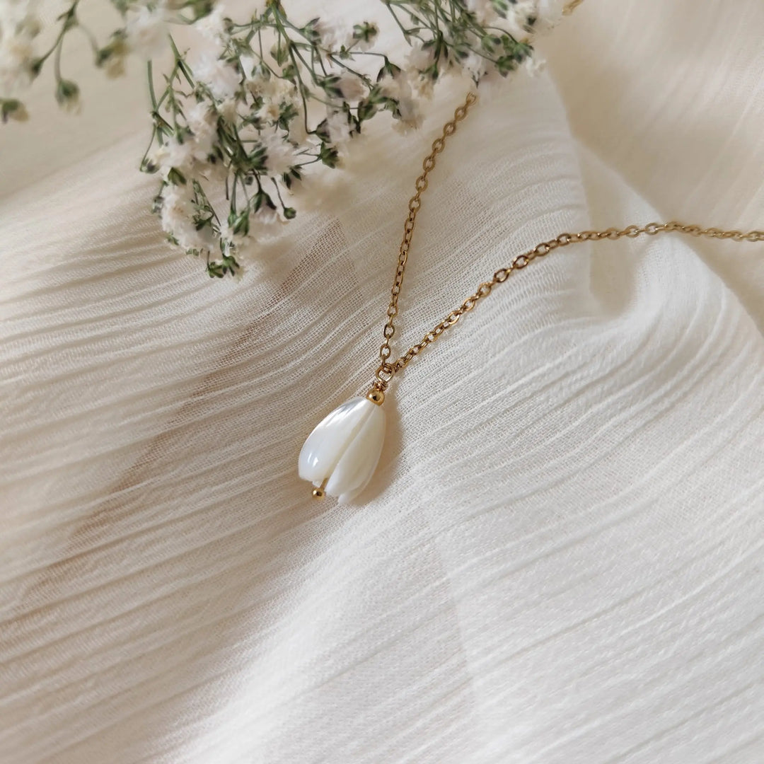COLLIER FLEUR DE JASMIN EN NACRE— SIDONIE Petite Léonie