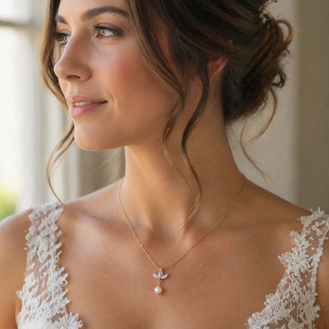 COLLIER FLEUR STRASS & PERLES — ANGÉLIQUE Petite Léonie