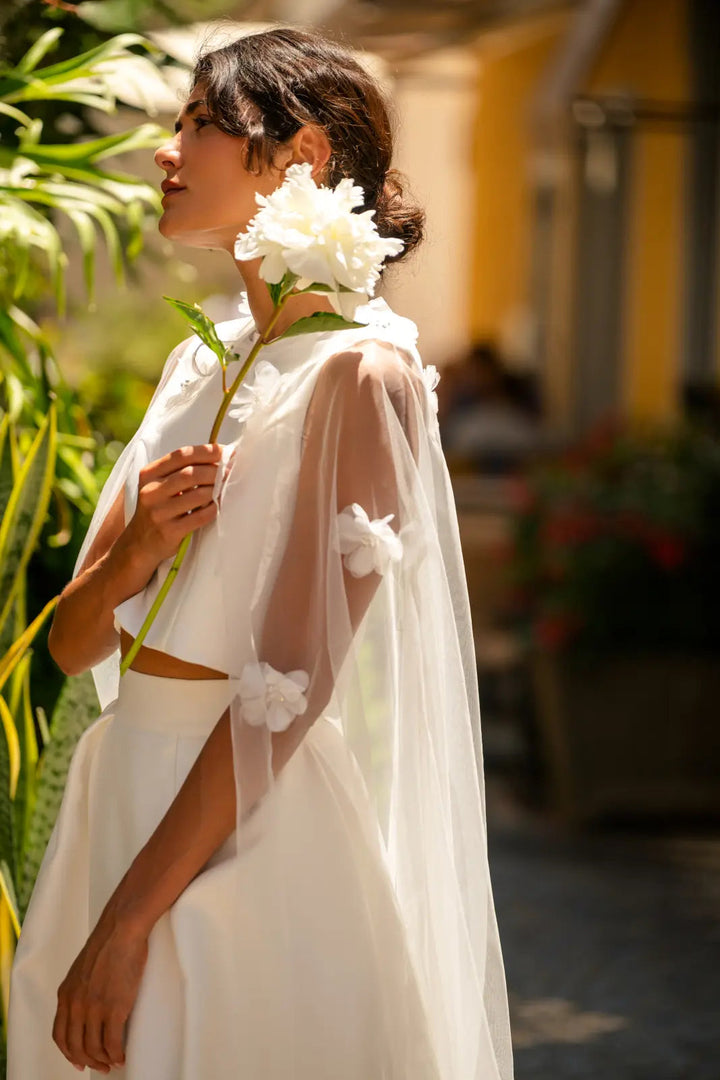 Cape de mariée Mimy WP9 en tulle et fleurs 3D