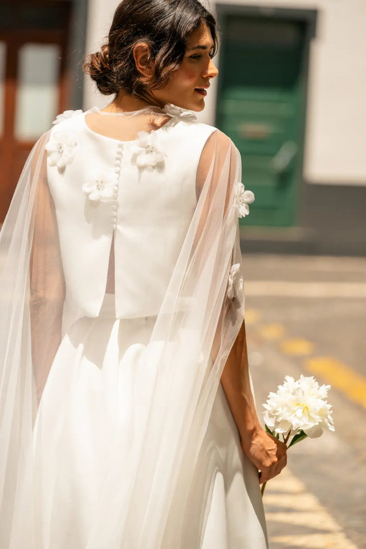 Cape de mariée Mimy WP9, détail des fleurs 3D