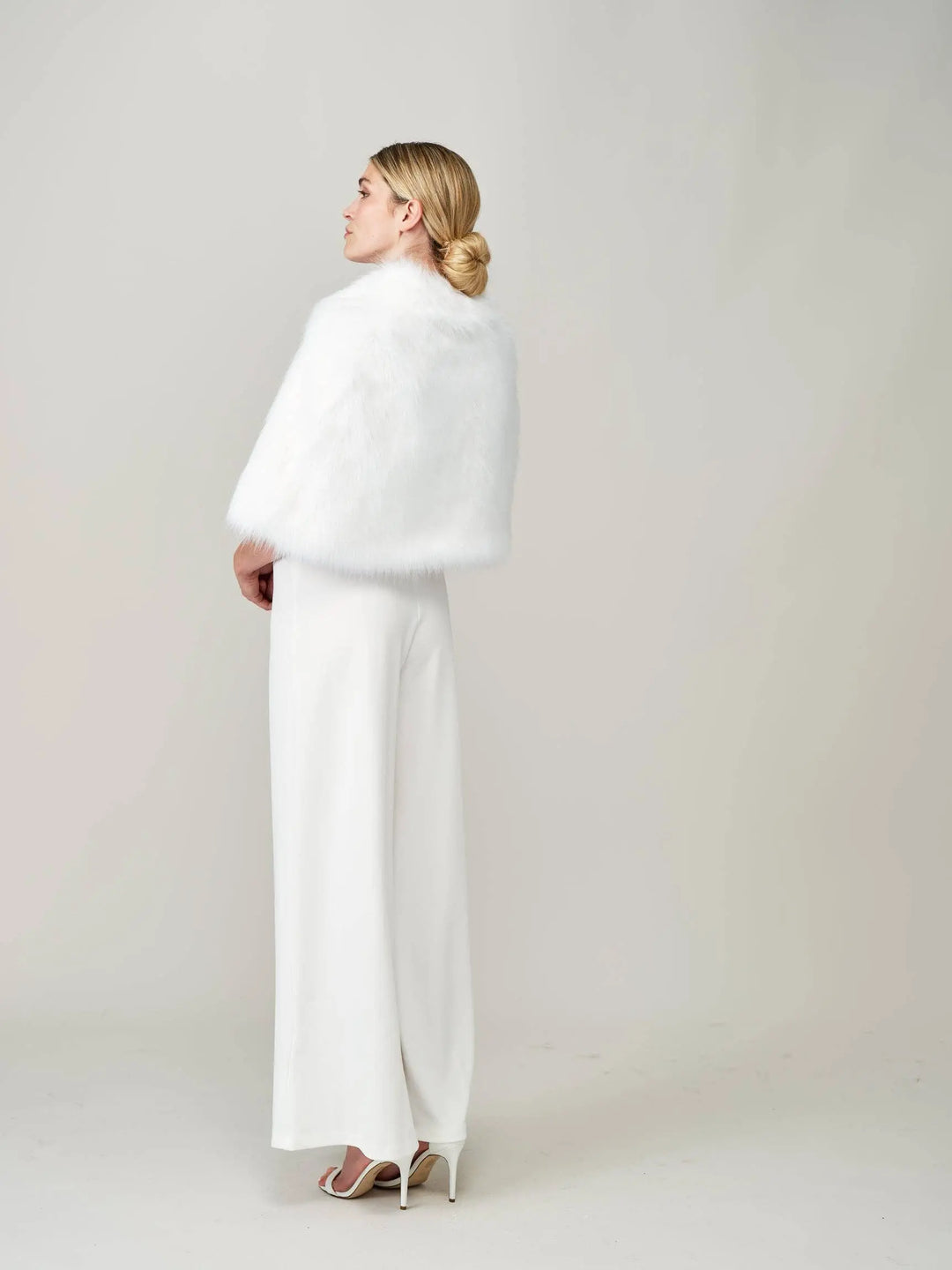 Cape de mariée: L'hermine / Petit (Royaume-Uni 8-10) Helen Moore