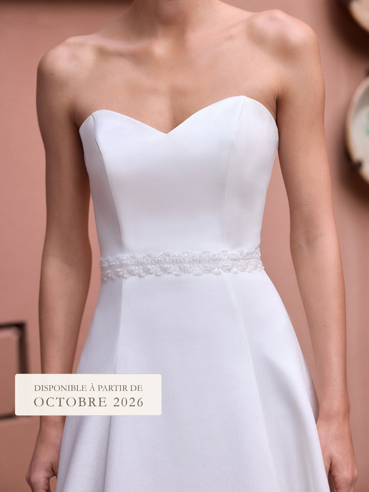 Ceinture de mariée PA203 en dentelle brodée de perles portée à la taille