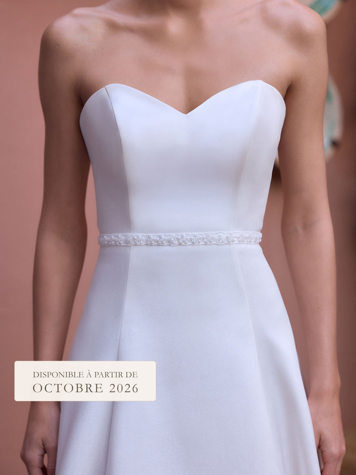 Ceinture de mariée PA206 en dentelle perlée portée à la taille