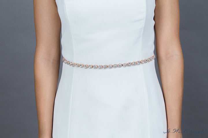 Ceinture de mariée WS-J013 en cristaux or rose portée sur une robe