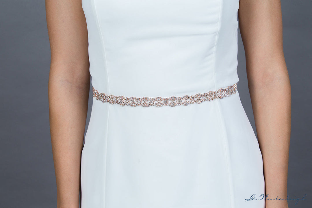 Ceinture de mariée WS-J018 en cristaux or rose portée sur une robe