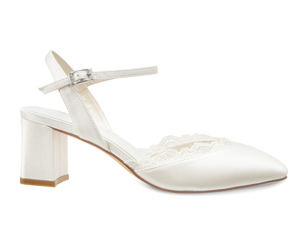 Escarpins de mariée Eliana en profil, talon bloc de 6 cm et bride de cheville à boucle