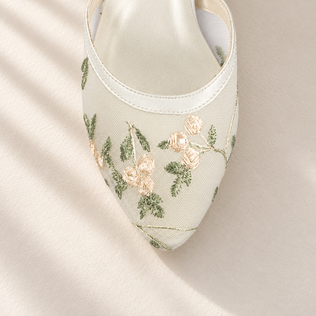 White Lady natura-878 — detail-broderie — fond crème Mas Accessoires
