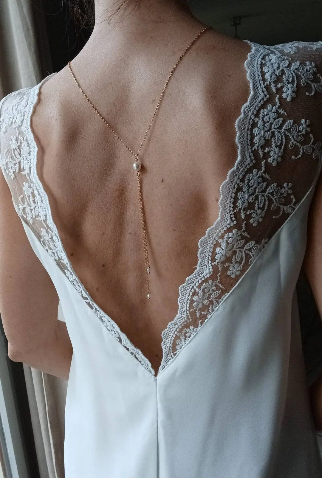 Collier De Dos Fin À Perles Nacrées Blanches- Bijou Dos: Argent L'atelier du 6