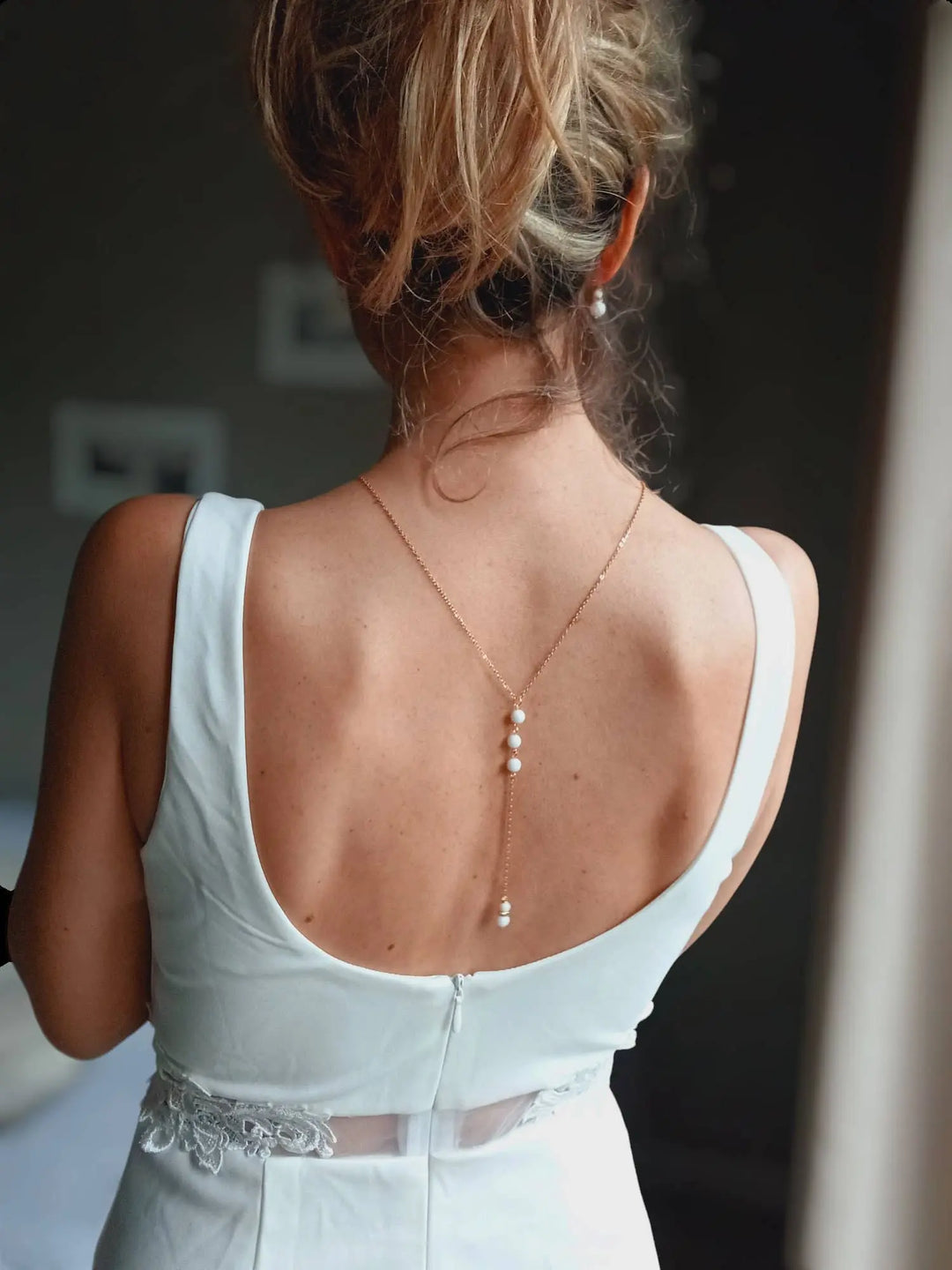 Collier De Dos Nu Mariage- Trois Perles En Porcelaine Blanc: Doré L'atelier du 6