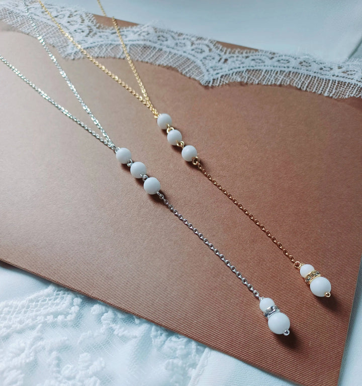Collier De Dos Nu Mariage- Trois Perles En Porcelaine Blanc: Doré L'atelier du 6