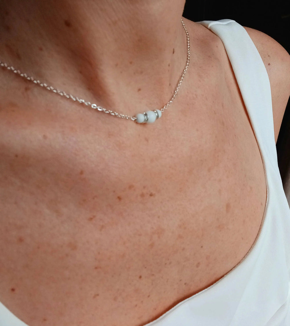 Collier De Dos Nu Mariage- Trois Perles En Porcelaine Blanc: Doré L'atelier du 6