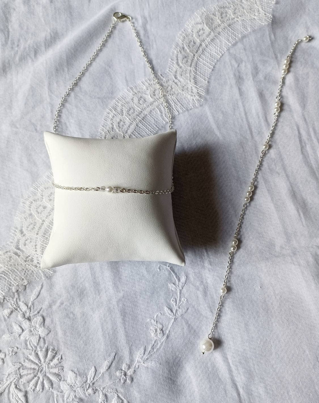 Collier De Dos Perlée- Bijou De Dos Argenté Et Blanc, Chic E: Argenté / Nacré Ivoire / Acier L'atelier du 6
