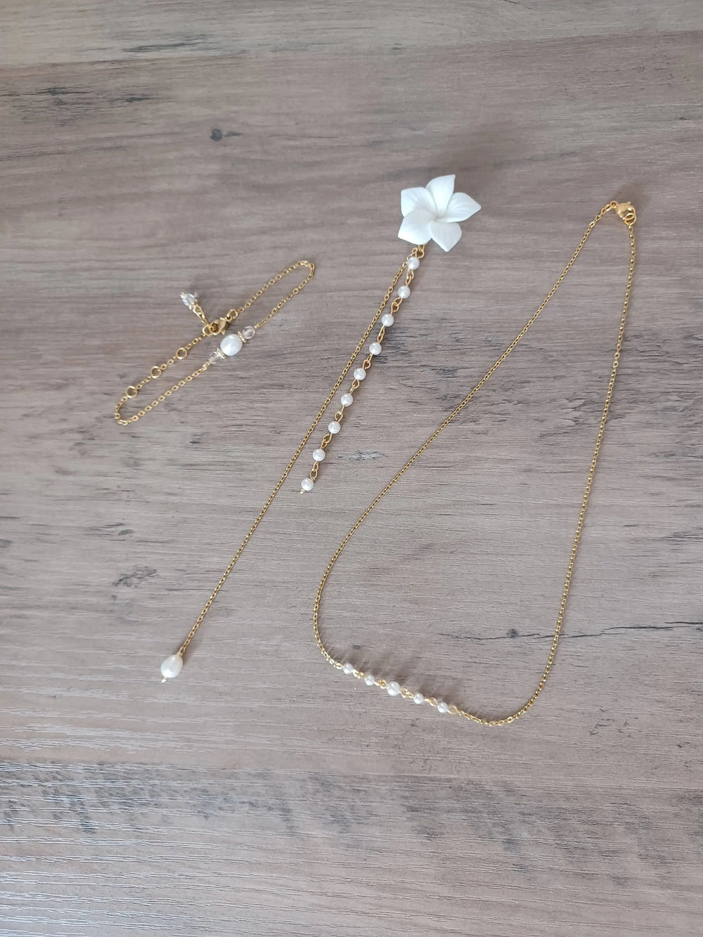 Collier De Dos Pour La Mariée- Fleur De Porcelaine Blanche: Collier Dos Doré L'atelier du 6