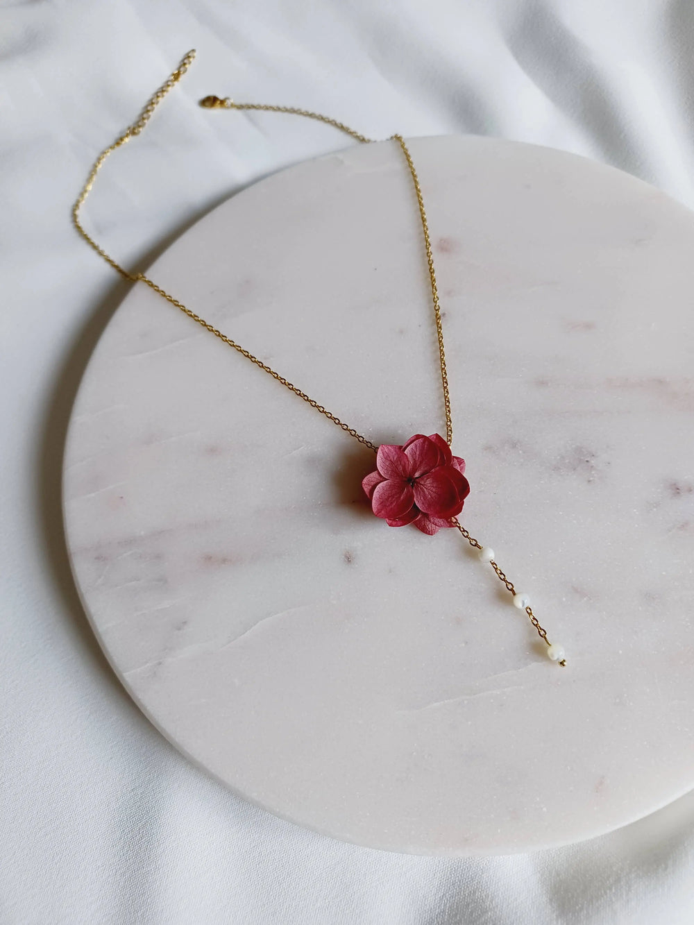 Collier à fleurs d'Hortensias stabilisés lie de vin. L'atelier du 6