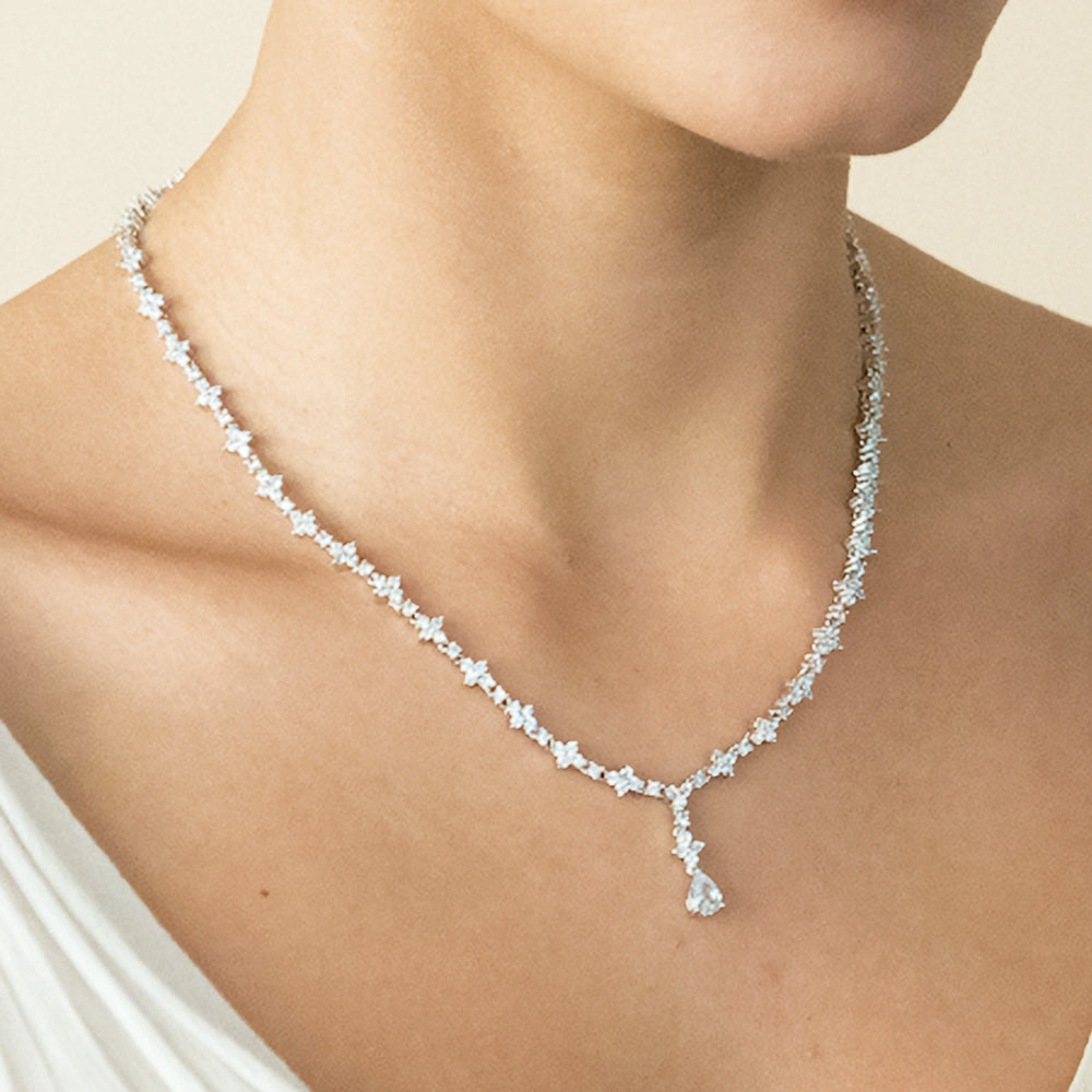 Détail du collier de mariée Kensington