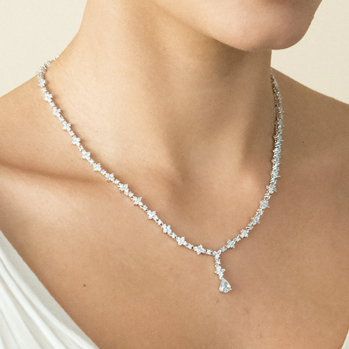 Détail du collier de mariée Kensington