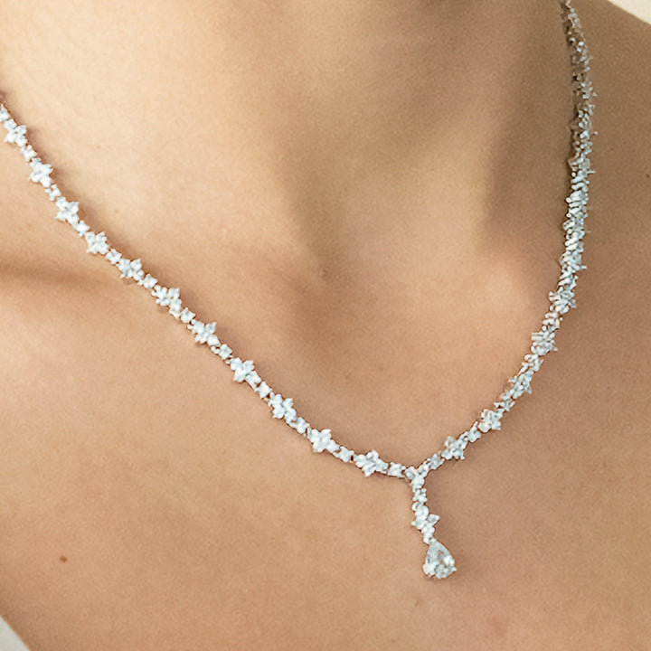 Collier de mariée Kensington vu de près