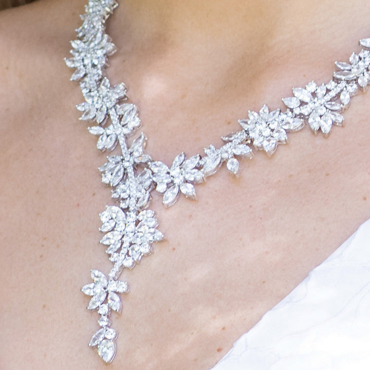 Collier Nuit Étoilée porté sur un décolleté