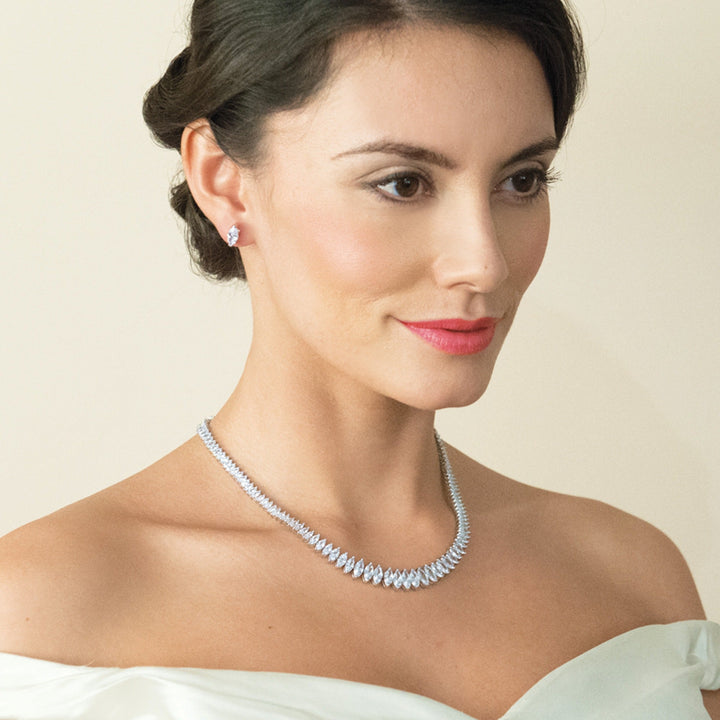 Collier True Love porté au cou