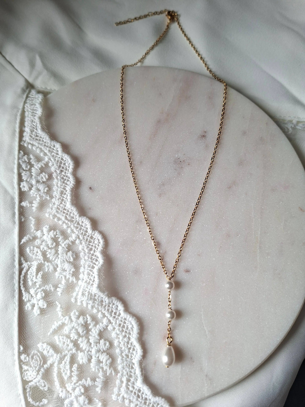 Collier de mariée- perles  nacrées blanches. : Doré L'atelier du 6