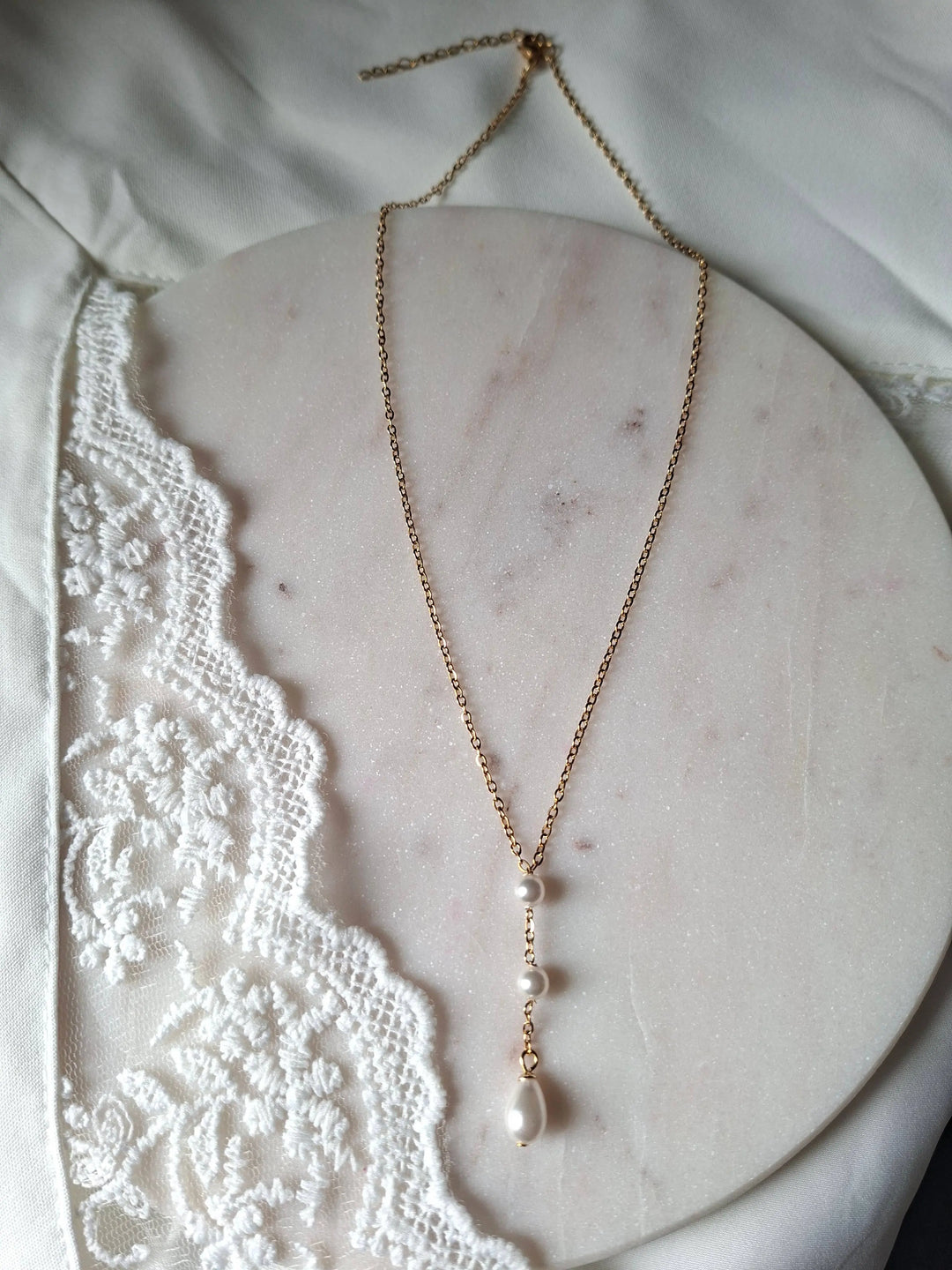 Collier de mariée- perles  nacrées blanches. : Doré L'atelier du 6