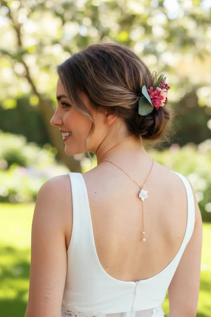 Collier dos nu modulable avec bourgeon de rose. L'atelier du 6