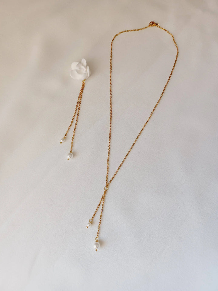 Collier dos nu modulable avec bourgeon de rose. L'atelier du 6