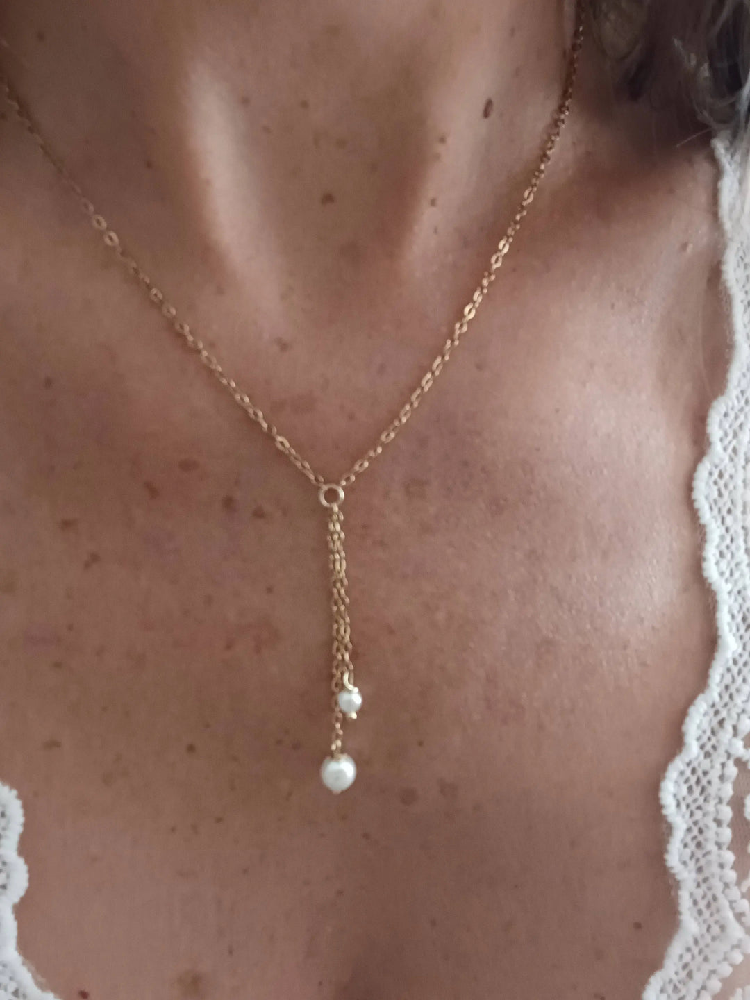 Collier dos nu modulable avec bourgeon de rose. L'atelier du 6