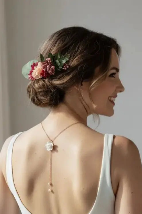 Collier dos nu modulable avec bourgeon de rose. L'atelier du 6