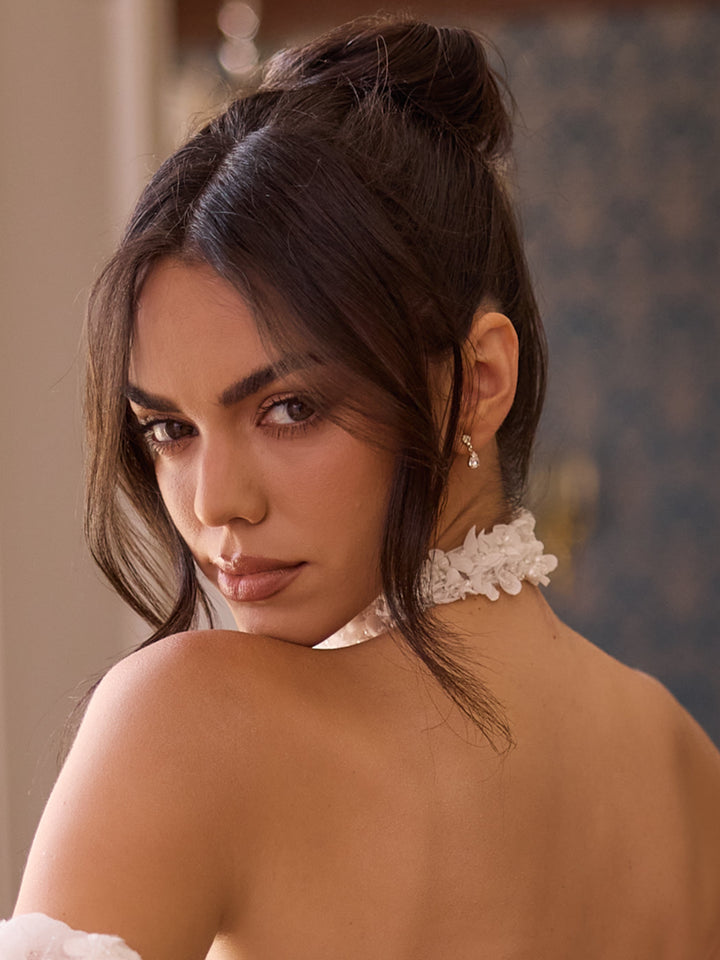 Collier ras du cou 511 porté avec un chignon, vue de dos