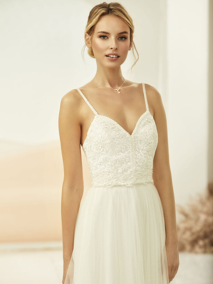 Corset de mariée E320 en dentelle ivoire décolleté cœur Bianco Evento
