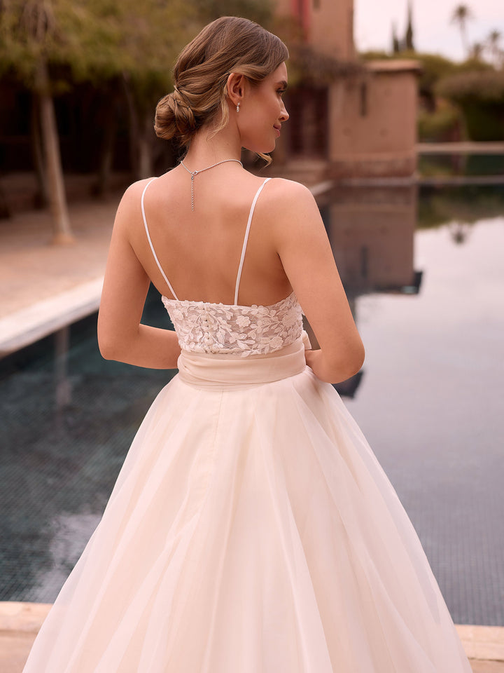 Décolleté en V du corset de mariée E501 en dentelle ivoire