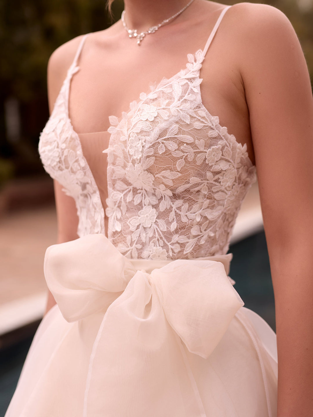 Dos fermé par boutons et crochet du corset de mariée E501