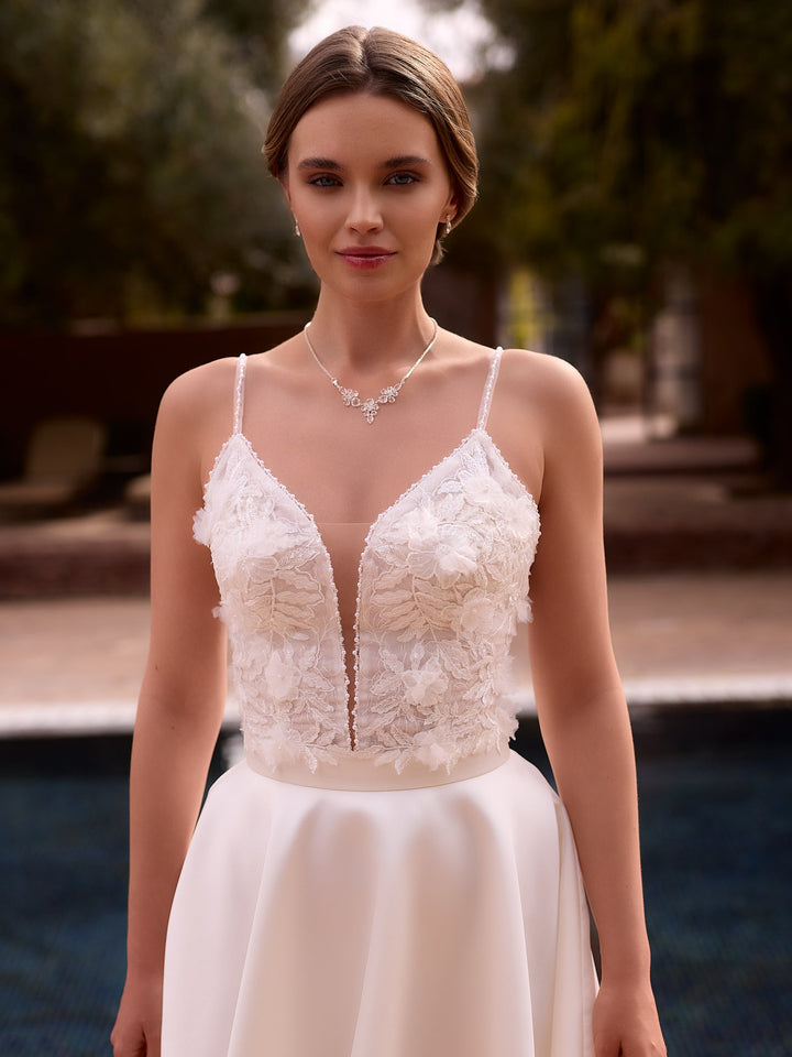 Corset de mariée E507 en tulle et dentelle ivoire à décolleté en V, Bianco Evento
