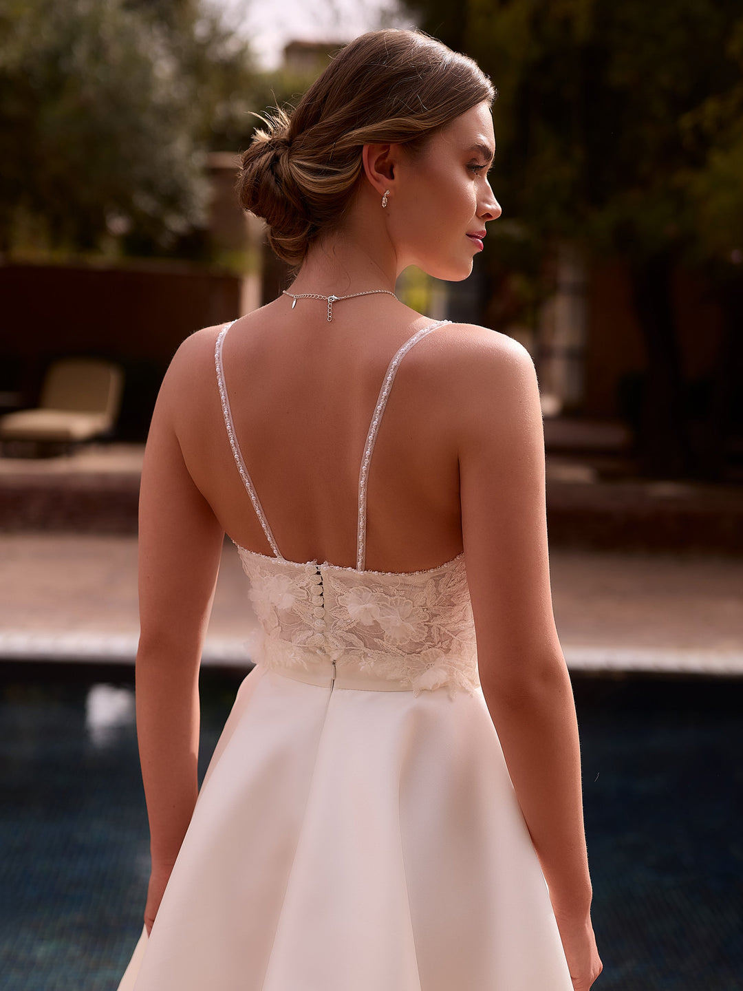 Corset de mariée E507 en dentelle ivoire, coupe structurée et bretelles