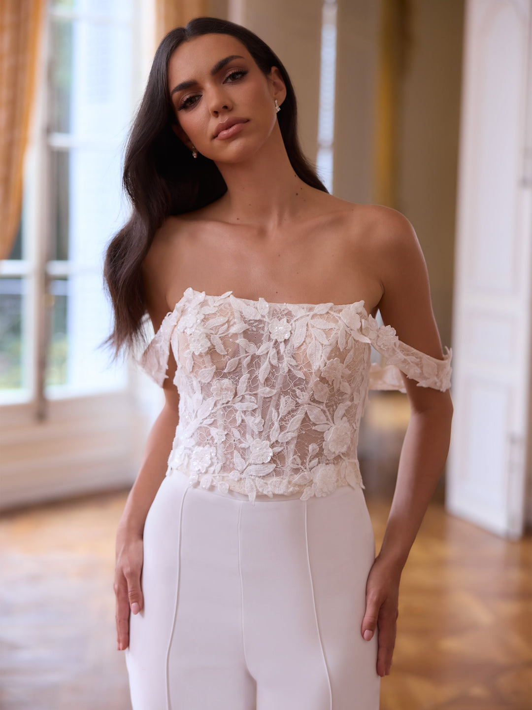 Corset de mariée E512 en dentelle ivoire à encolure droite, Bianco Evento