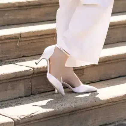 DEVON WIDE FIT – ESCARPINS DE MARIÉE SATIN TEINTABLE | PIEDS LARGES & CLIP NŒUD STRASS THE PERFECT BRIDAL COMPANY