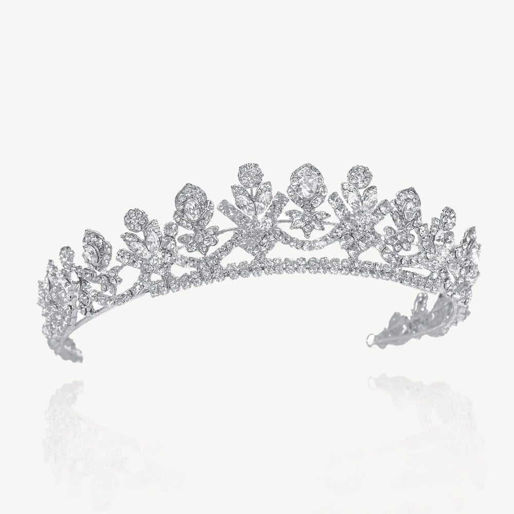 DIADÈME OLIVIA – COURONNE ROYALE EN CRISTAUX AUTRICHIENS PLAQUÉ OR OU ARGENT Ivory and co